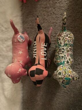 VS PINK set of 3 mini dogs